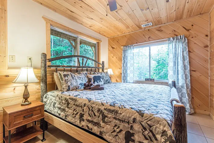 Cross Creek Hideaway Cabin 4