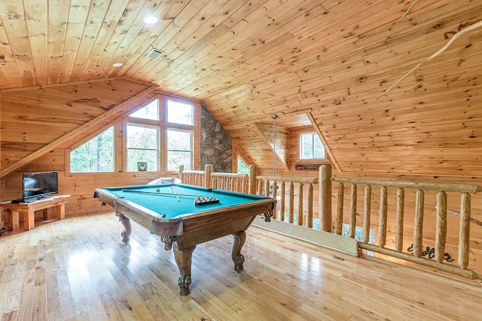 Cross Creek Hideaway Cabin 4