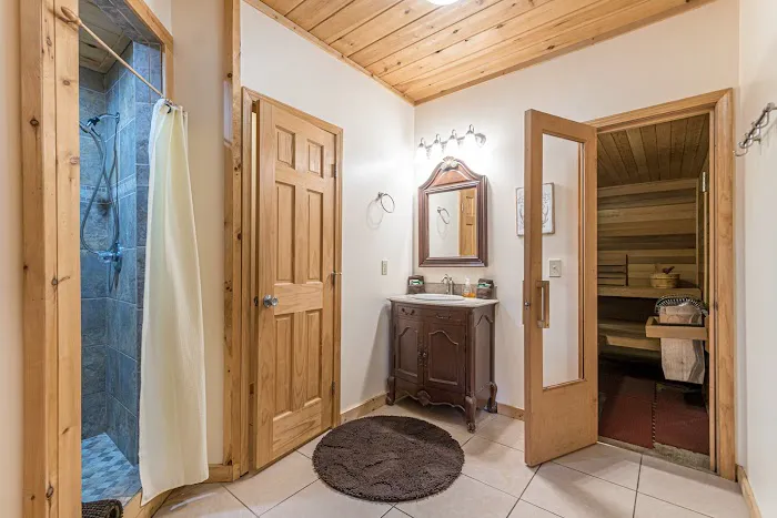 Cross Creek Hideaway Cabin 4