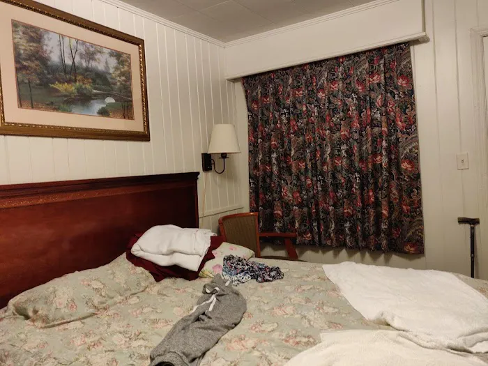 Lakeside Inn 4