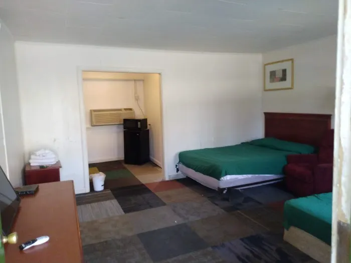 Lakeside Inn 4