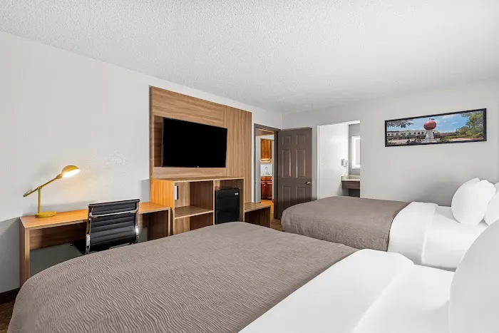 Quality Inn 4