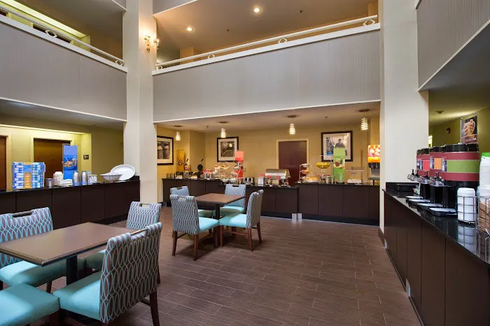 Hampton Inn Cornelia 4