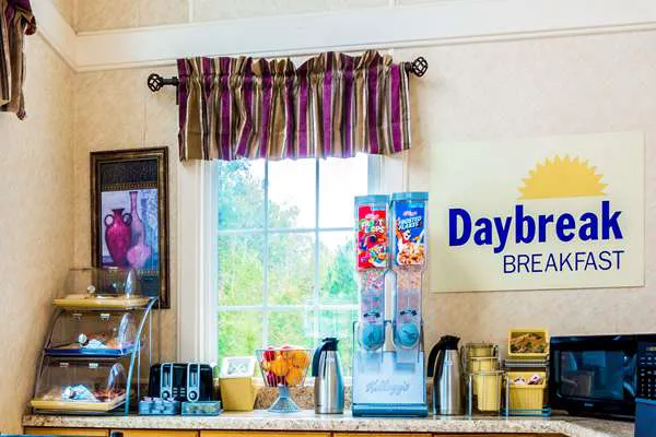 Days Inn by Wyndham Cornelia 4
