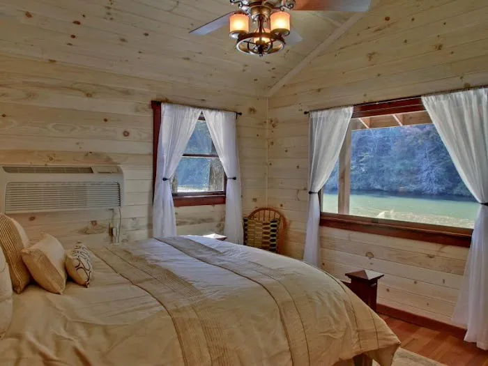 Lodging on the Lake 4