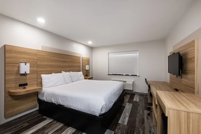 Country Hearth Inn & Suites Toccoa 4