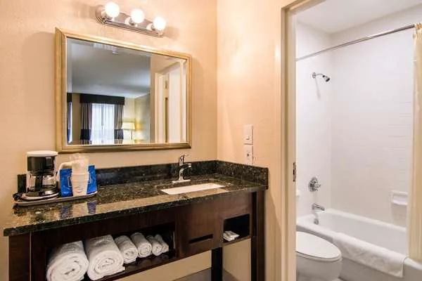Quality Inn 4