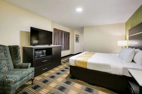 Quality Inn & Suites Mt. Chalet 4
