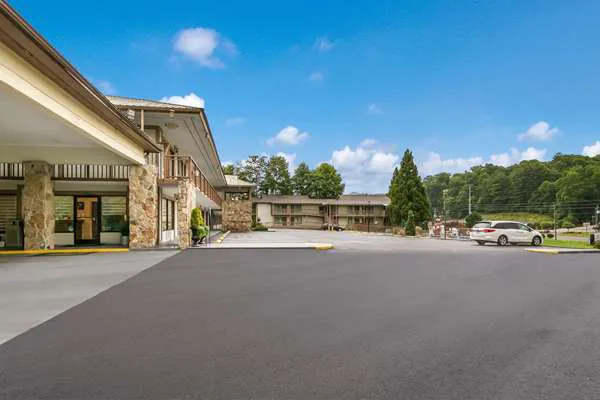 Quality Inn & Suites Mt. Chalet 4