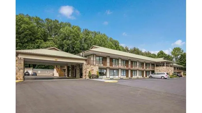 Quality Inn & Suites Mt. Chalet 4