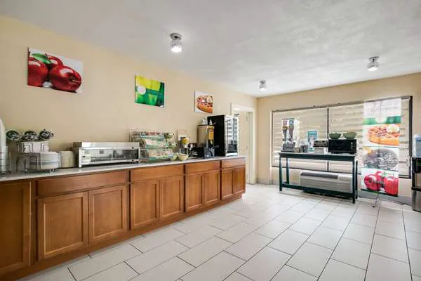 Quality Inn & Suites Mt. Chalet 4