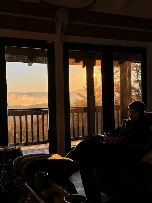 Top of the Mountain Vacation Lodge 4