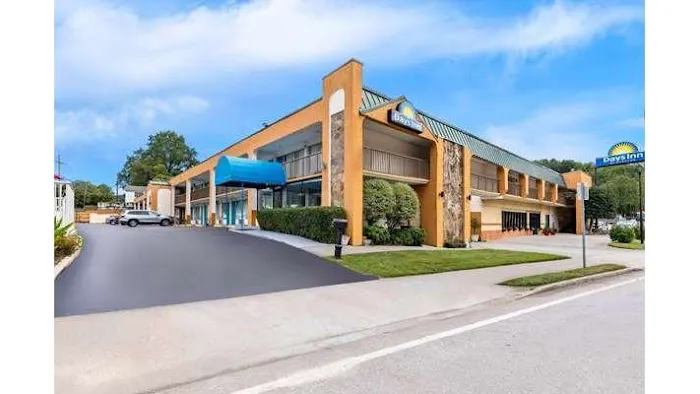 Days Inn by Wyndham Clayton 4