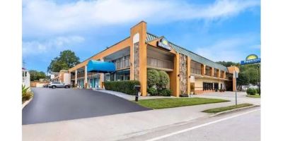 Days Inn by Wyndham Clayton
