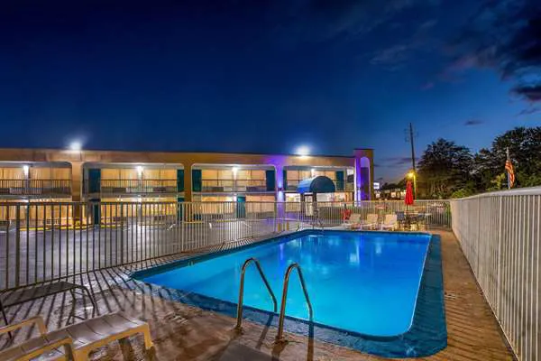 Days Inn by Wyndham Clayton 4
