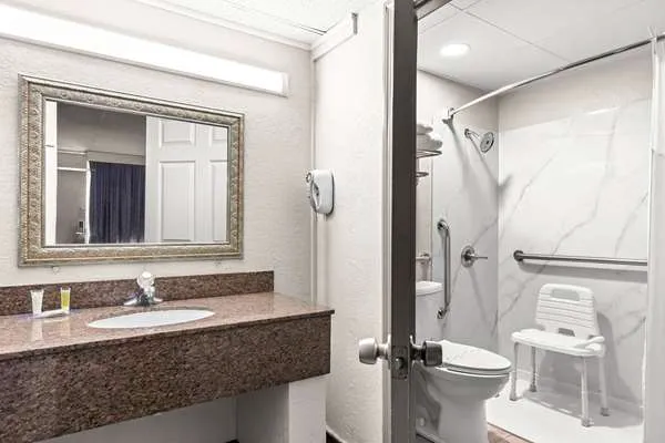 Days Inn by Wyndham Clayton 4