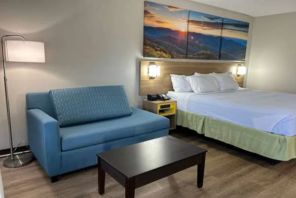 Days Inn by Wyndham Clayton 4