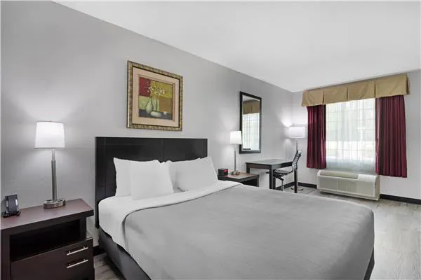 Quality Inn 4