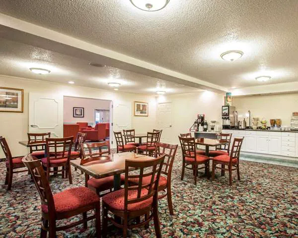 Quality Inn 4