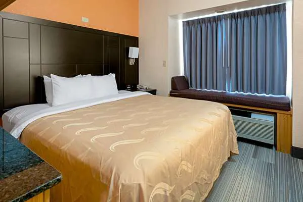 Quality Inn & Suites 4