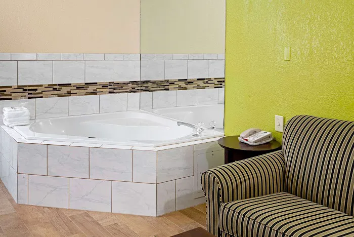 Quality Inn & Suites 4
