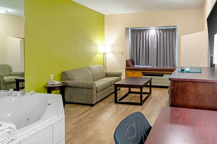 Quality Inn & Suites 4