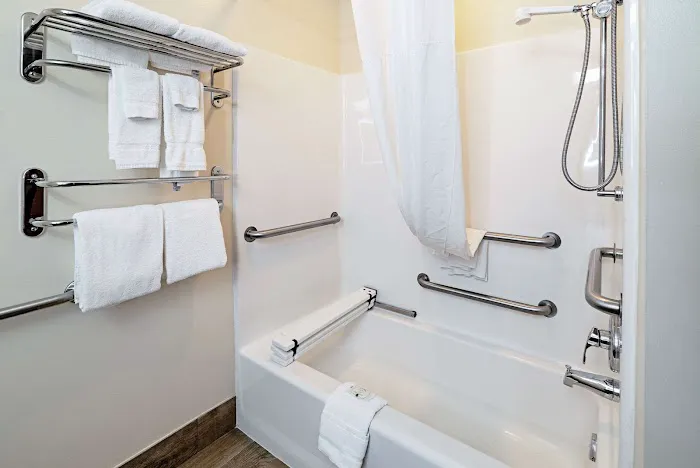 Quality Inn & Suites 4