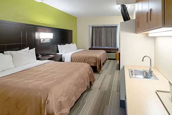Quality Inn & Suites 4