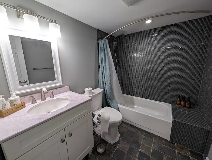 Colony Suite 4