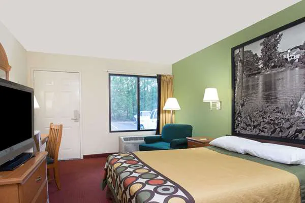 Super 8 by Wyndham Lavonia 4