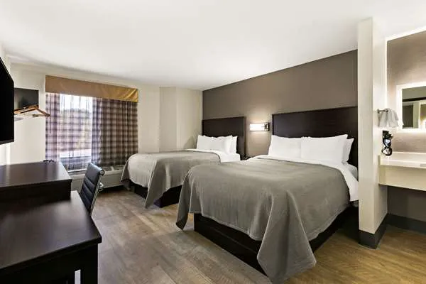 Quality Inn 4
