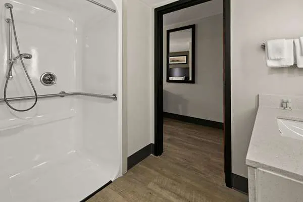 Quality Inn 4