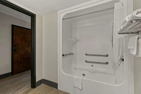 Quality Inn 4
