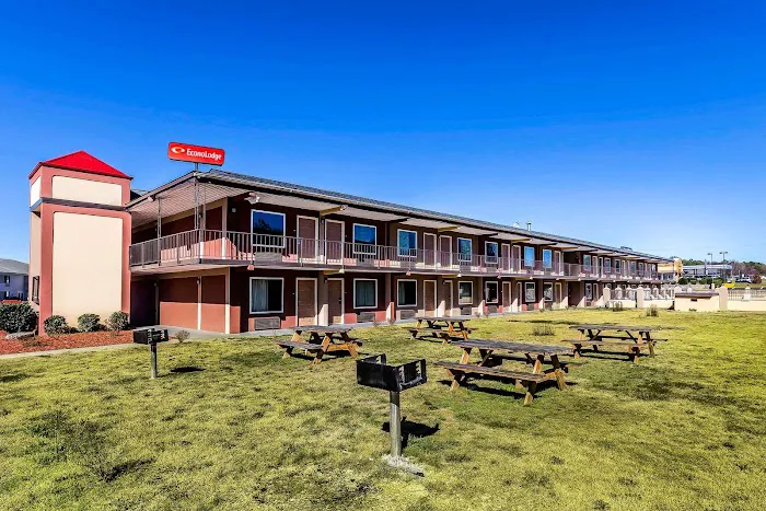 Econo Lodge 4