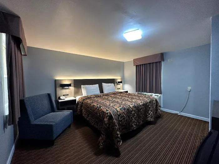 Rodeway Inn & Suites 4