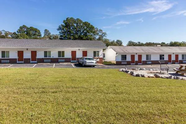 Rodeway Inn & Suites 4