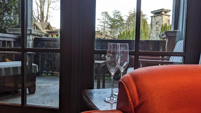 Falls Cottages Old Edwards Inn 4