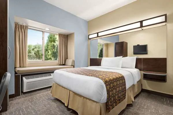 Microtel Inn & Suites by Wyndham Woodstock/Atlanta North 4