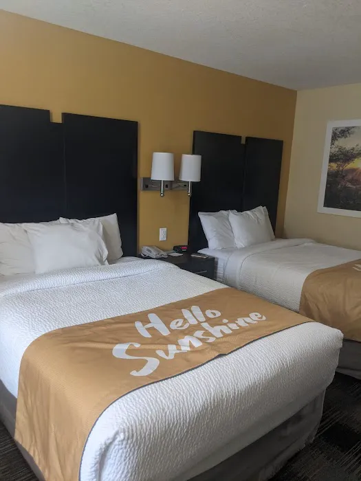 Days Inn by Wyndham Canton 4