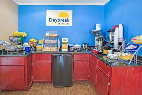 Days Inn by Wyndham Canton 4