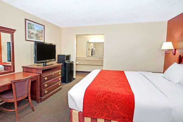 Days Inn by Wyndham Canton 4
