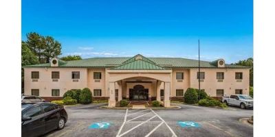 Econo Lodge Inn & Suites