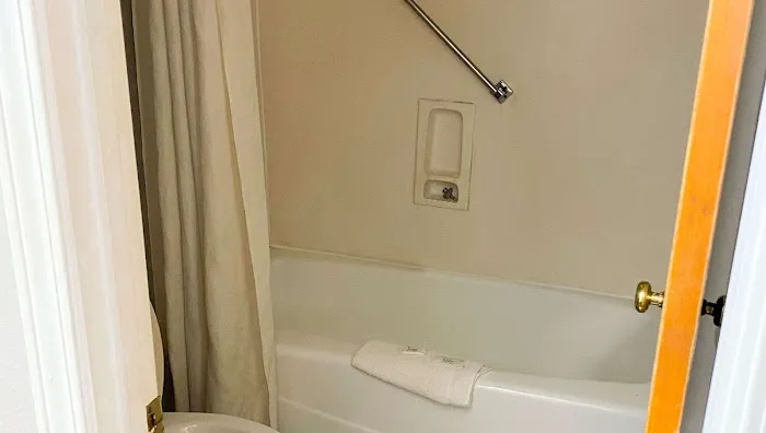Magnuson Hotel Marietta 4