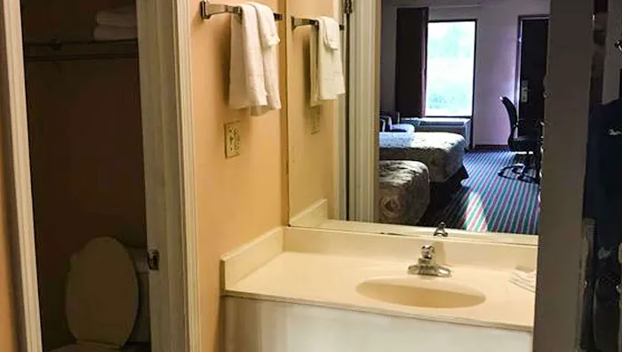 Magnuson Hotel Marietta 4