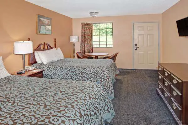 Days Inn by Wyndham Marietta White Water 4