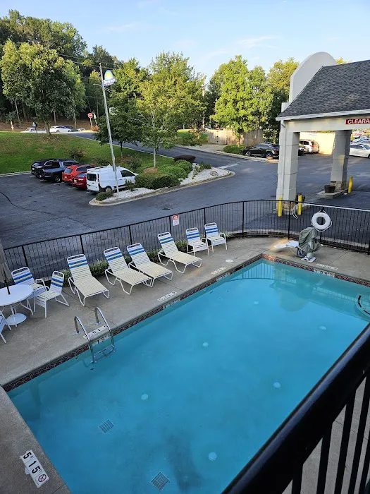 Days Inn by Wyndham Marietta White Water 4