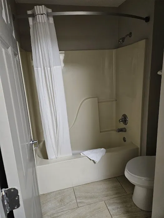 Days Inn by Wyndham Marietta White Water 4