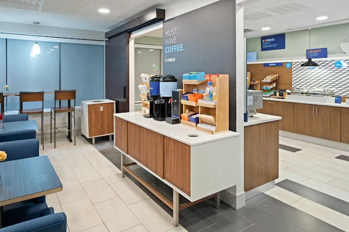 Holiday Inn Express Atlanta-Kennesaw by IHG 5