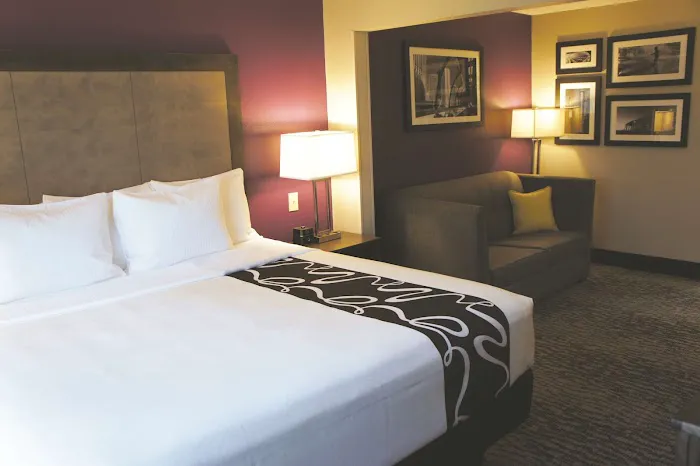 La Quinta Inn & Suites by Wyndham Kennesaw 5