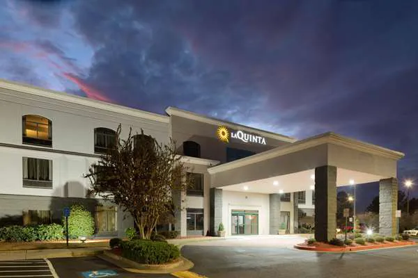 La Quinta Inn & Suites by Wyndham Kennesaw 5